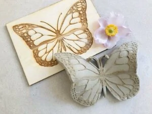 getöpferter Schmetterling im Töpferkurs